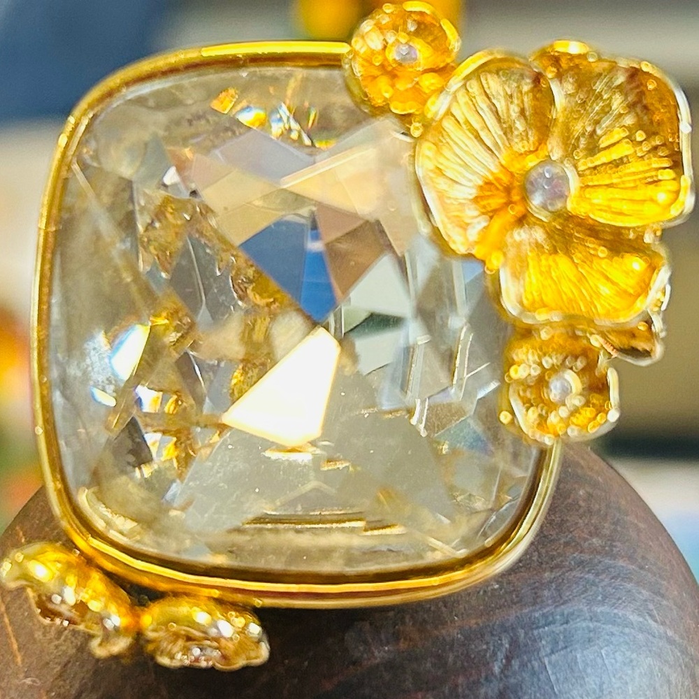 Gorgeous Gold Floral Cocktail Ring with L Clear Stone. Size 7 + fabulous for 🍸